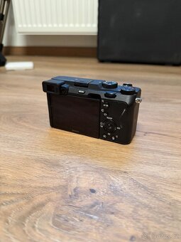 Sony A7C s příslušenstvím - 2