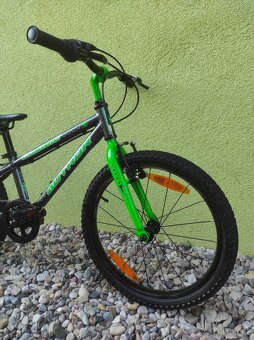 Značkové kolo Author Cosmic 20" (grafit/zelená) - 2