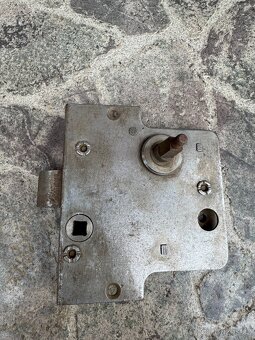 Zámek a klika asi na Praga V3S , T148 - 2