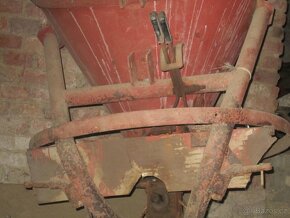 rozmetadlo umělých hnojiv - 2