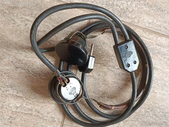 bakelitové sluchátka Tesla - 2