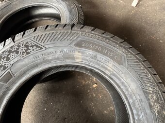 PRODÁM ZIMNI PNEU BARUM 205/70/R15C - 2