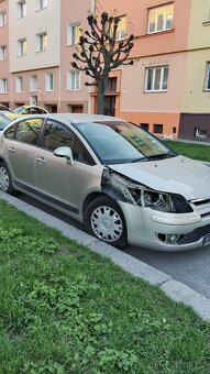 CITROEN C4 1.4, bouraný ale pojízdný; 65kW, rok výroby 2008 - 2