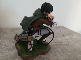 Anime figurka Attack on Titan - Levi 15cm - 2
