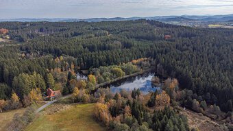 Dům, samota na Šumavě, u lesa, vlastní rybník a pozemek - 2