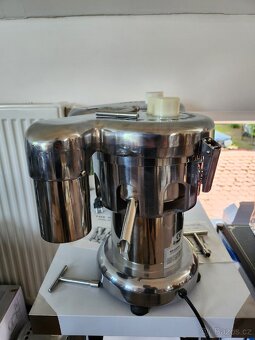 Nový gastro odšťavňovač WF A300 - 2