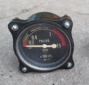 Přístroj z letadla palivoměr tlak paliva dva kusy - 2