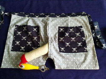 Vtipná trenýrková zástěra pro muže - lebky šedá puntík 7mm - 2