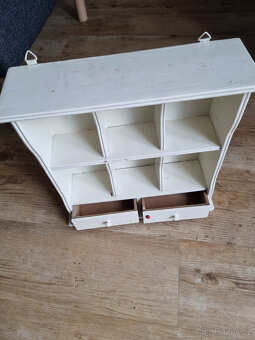 Polička se šuplíčky - 2