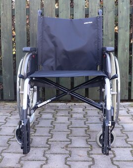 061-Mechanický invalidní vozík Meyra. - 2