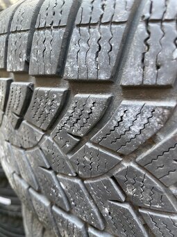Sada alu kol Dezent s zimními pneumatika 235/60 R17. - 2