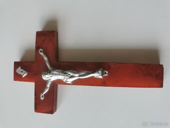 Krásny starý bakelitový krížik - 2