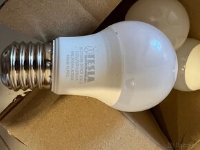 3 úsporné žárovky Tesla - 2