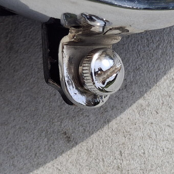 Staré automobilové světlo - reflektor - 2