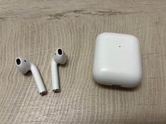 Apple AirPods 2. generace s bezdrátovým nabíjecím pouzdrem - 2