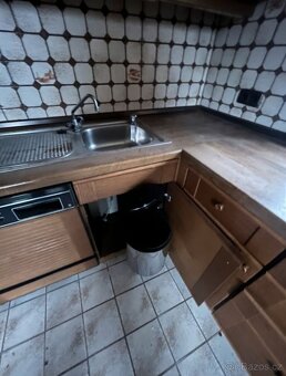 Kuchyňská linka materiál - dřevo, včetně spotřebičů, 3764 - 2