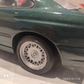 BMW 850 vyklápěcí světla 1:18 road tought - 2