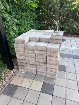 Nadbytek dlažby – BEST KARO DRENO přírodní (109 kusů, 200×20 - 2