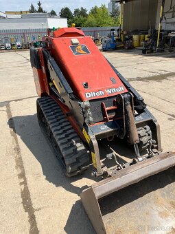 Pásový mininakladač Ditch Witch SK800 - 2