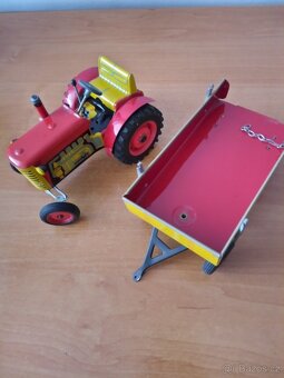 Traktor s vlekem retro - značky Kaden - 2