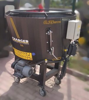 Stacionárny krmný vůz Celikel Charger - 2