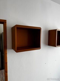 Skříň s poličkami - 2