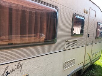 Hezký čistý nepoškozený obytný karavan SK.B - 2
