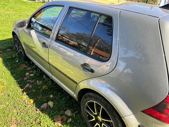 Volkswagen Golf IV 1.6 77kW rv.2004 na díly/opravu - 2