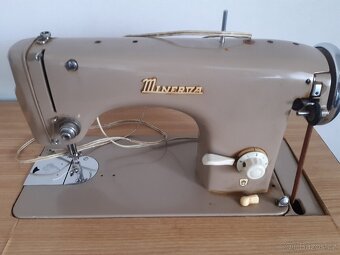 Minerva šicí stroj - 2