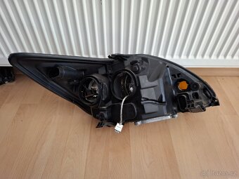 Ford focus mk2 fl  levý xenon černý - 2