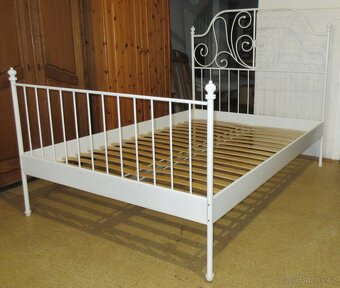 Kovová postel s lamelovým roštem - Výborný stav - 2