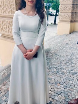 Bílé dlouhé šaty s 3/4 rukávem a korzetovým šněrováním - 2