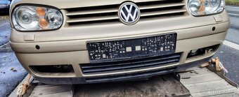 prodám přední nárazník na VW Golf 4 - 2
