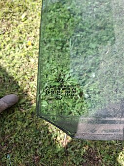 Sklo zadních dveří VW Touran - 2