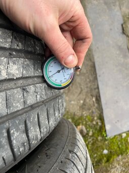Pneu 215/60/17 - 2