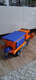 Bruder sypač Man - 2