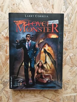 Lovci monster - Larry Correia - 2