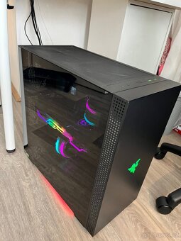 Pc na hry a práci RAZER - 2
