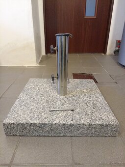 Prodám žulový kámen 35kg - 2