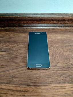 Mobilní telefon - Samsung galaxy A3 (velikost do kapsy :)) - 2