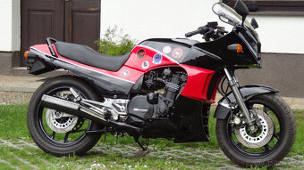 Kawasaki GPZ 900 Top Gun - 2