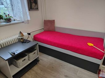 Postel + konferenční stolek - 2
