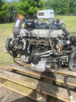 Vw motor 1.6i 16v 77kW BCB s převodovkou - 2