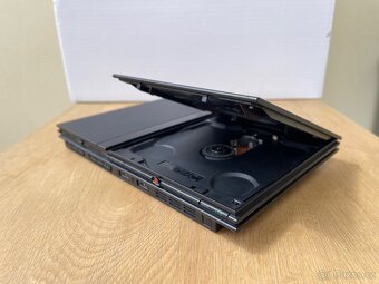Sony Playstation 2 se zdrojem a TV kabelem - 2