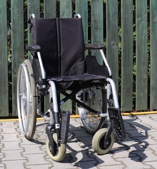 052-Mechanický invalidní vozík Meyra. - 2