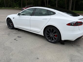 Tesla model S performance .585Kw. 100KW/H baterie - 2