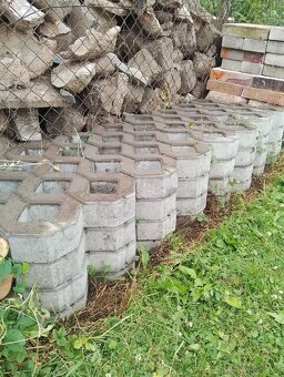 Betonová zatravňovací dlažba - 2
