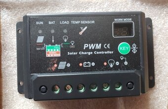 Solární regulátor 20A nabíjení s LED displejem 12V24V Auto - 2