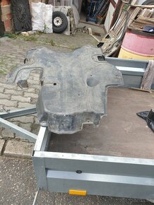 Mercedes w124 spodní kryt motoru č.124 - 2