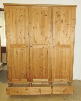 Šatní skříň z borovice - celomasiv - Výborný stav - 2